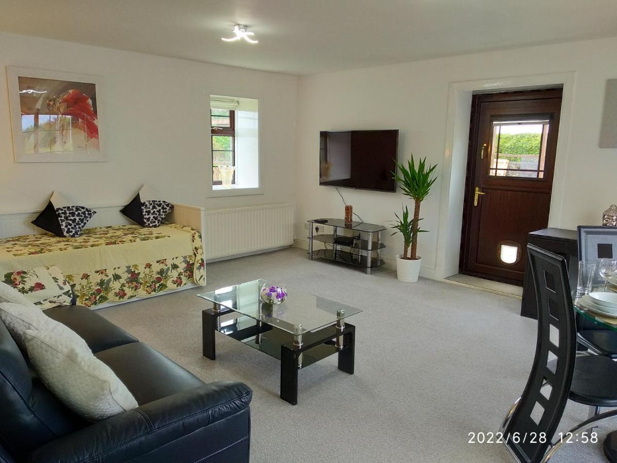 Cottage With Panoramic Views Kirk of Shotts Exteriör bild