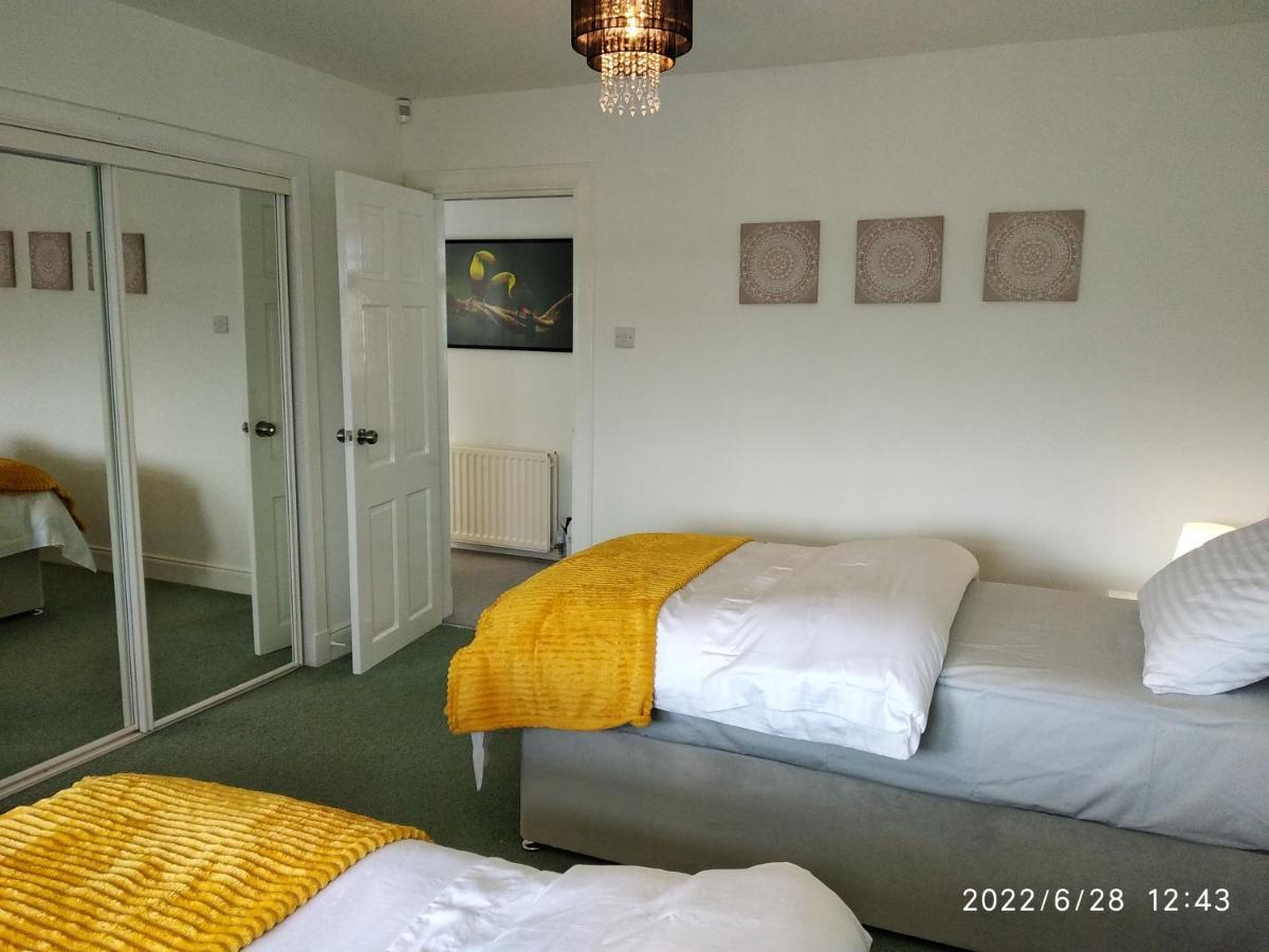 Cottage With Panoramic Views Kirk of Shotts Exteriör bild