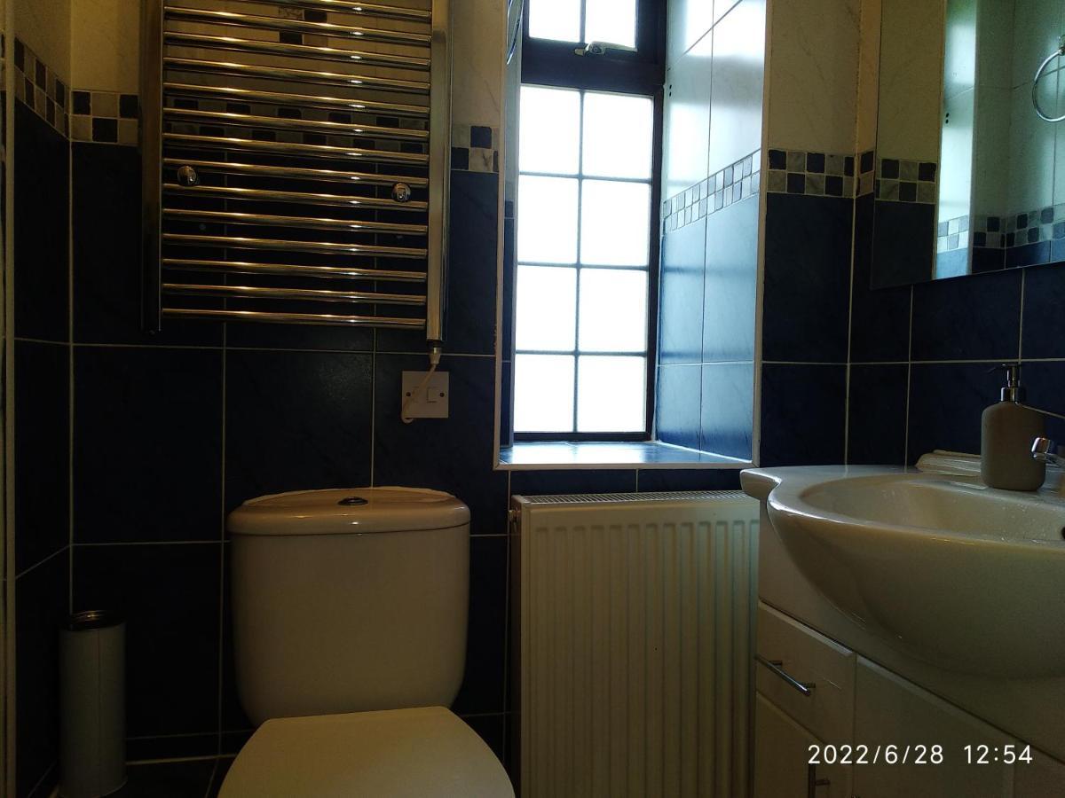 Cottage With Panoramic Views Kirk of Shotts Exteriör bild