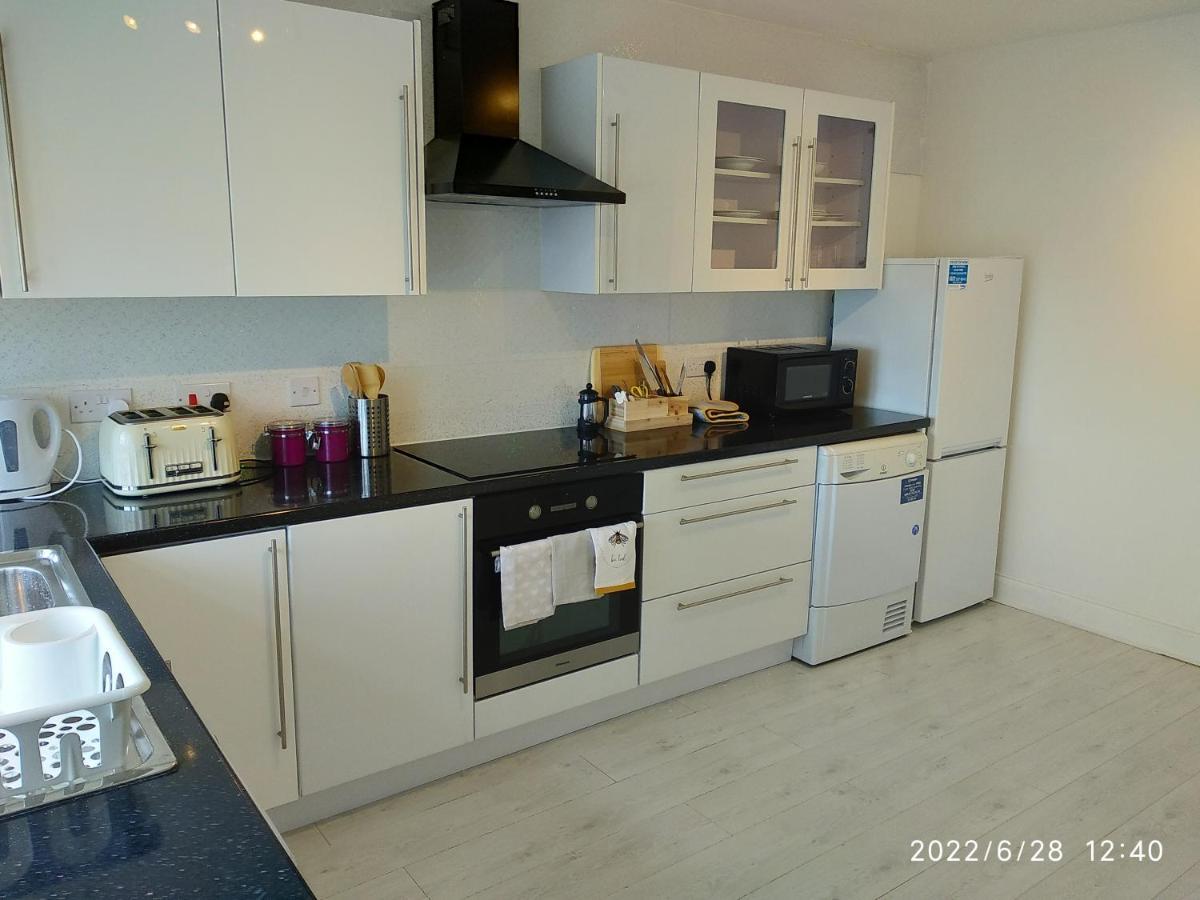 Cottage With Panoramic Views Kirk of Shotts Exteriör bild
