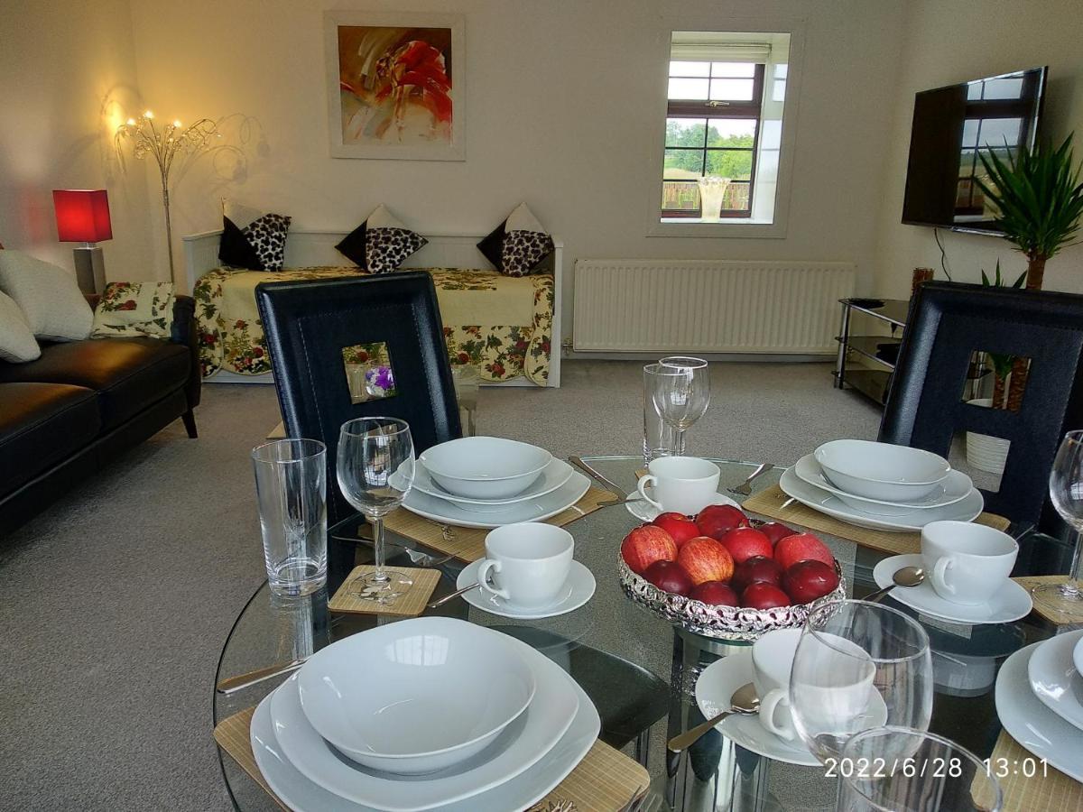 Cottage With Panoramic Views Kirk of Shotts Exteriör bild