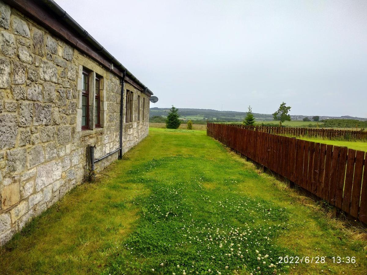 Cottage With Panoramic Views Kirk of Shotts Exteriör bild